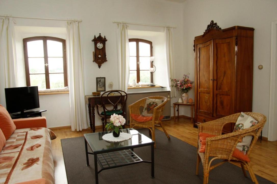 Ferienwohnung Kapelle - Urlaub auf dem Weingut Maring-Noviand Exterior foto
